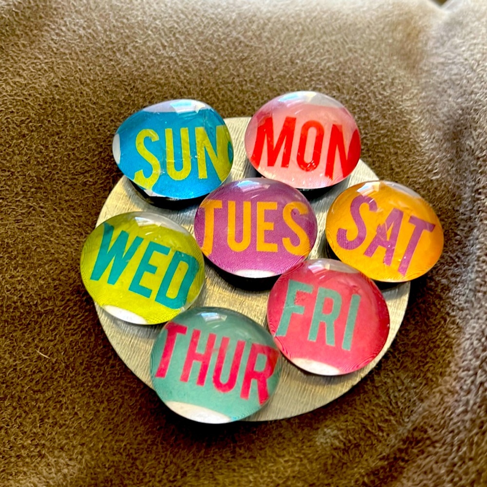 Days of the week magnet set